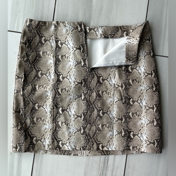 Wild Honey Mini Skirt Gray & Ivory Vegan Snakeskin Leather | Size Large - Picture 7 of 13